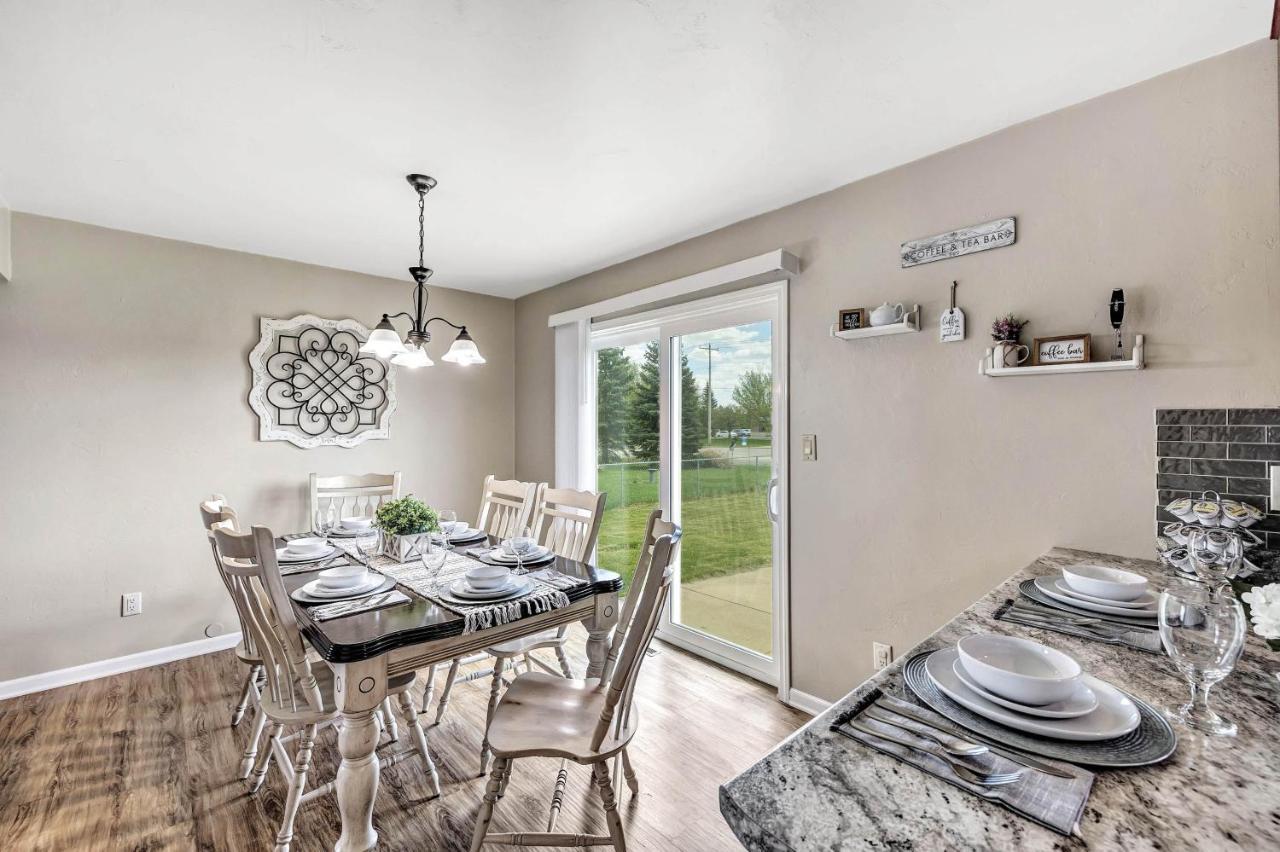 Serene 3 Bedroom Home, Nrm, Wi-Fi, Parking, Queen Bed De Pere Luaran gambar
